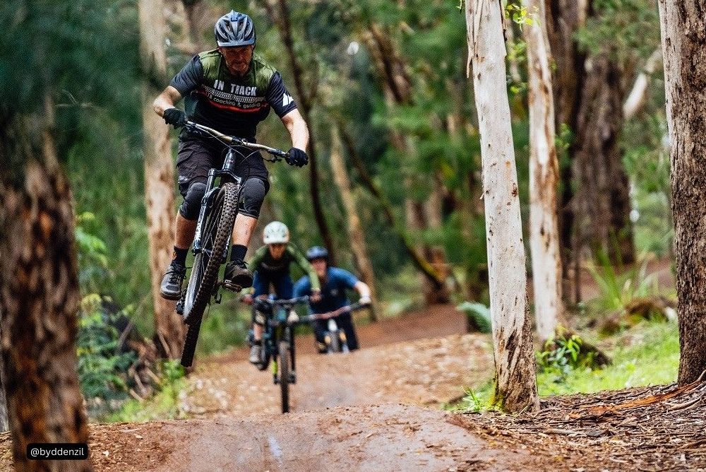 Mountain bikers riding on Gulliver's Travels, The Pines